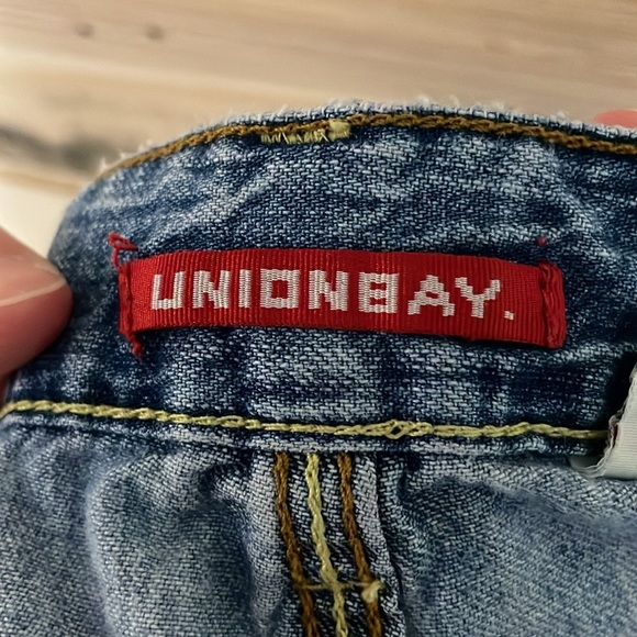 Union Bay size 5 Blue Denim Mid-rise 3” Inseam Shorts with Button Back Pockets - Picture 9 of 11